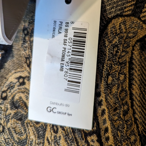 Gum designs with puff gummy designs NWT gold chain strap with dust bag! - Picture 9 of 10